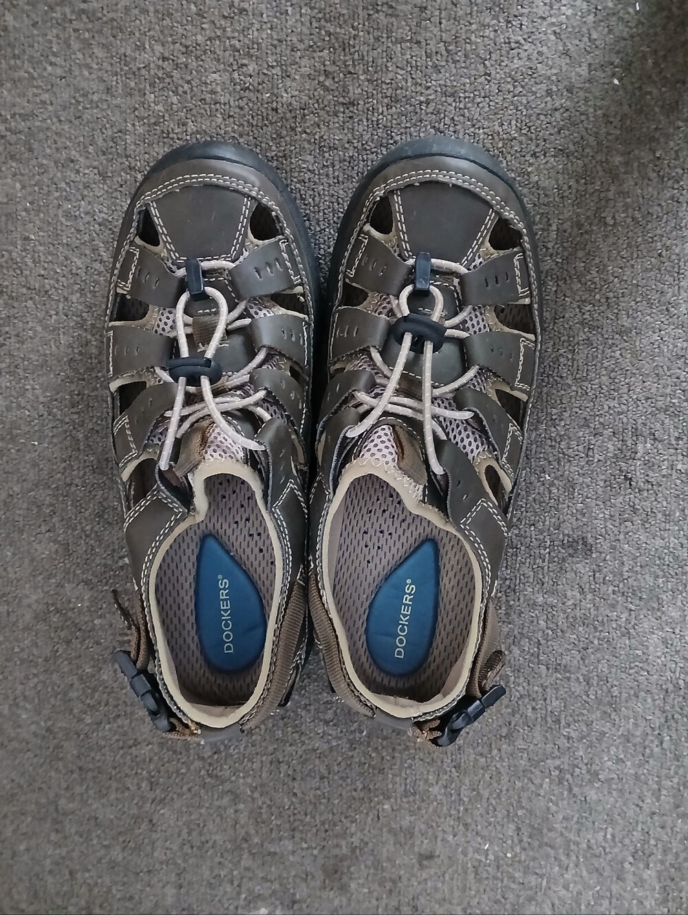 Dockers Mens Brown and Gray Closed-Toe Bungee Sandals